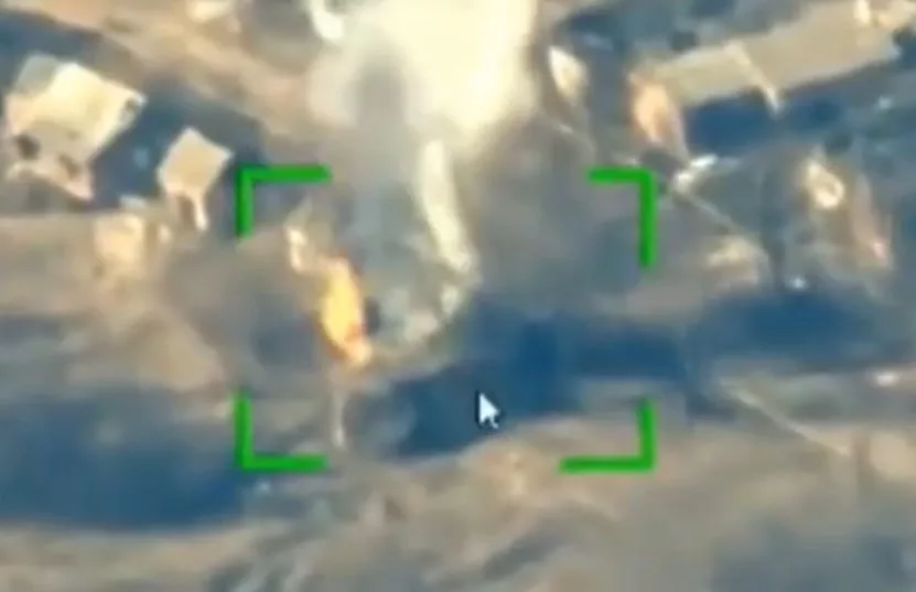 Уничтожение, предположительно, 155-мм САУ PzH 2000 ударом "Ланцета" на Северском направлении
