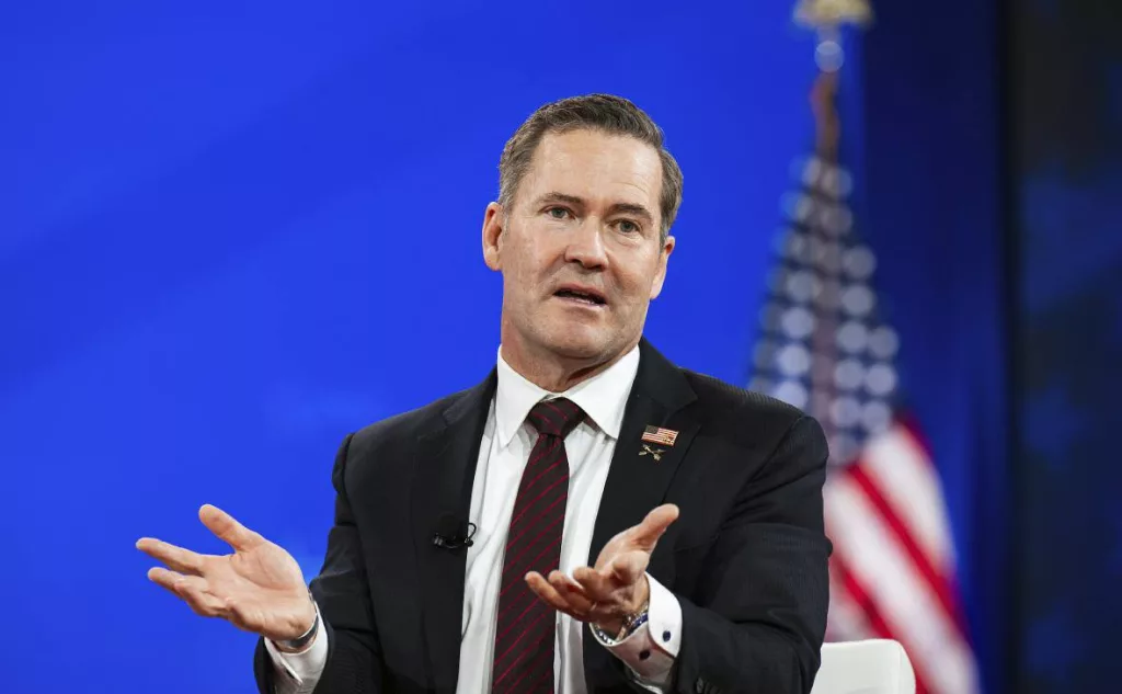 Украина может отказаться от части территорий в обмен на гарантии безопасности. Об этом заявил советник Трампа по нацбезопасности Майк Уолтц