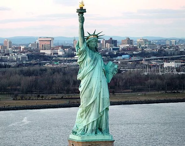 Французский евродепутат потребовал от США вернуть Статую Свободы