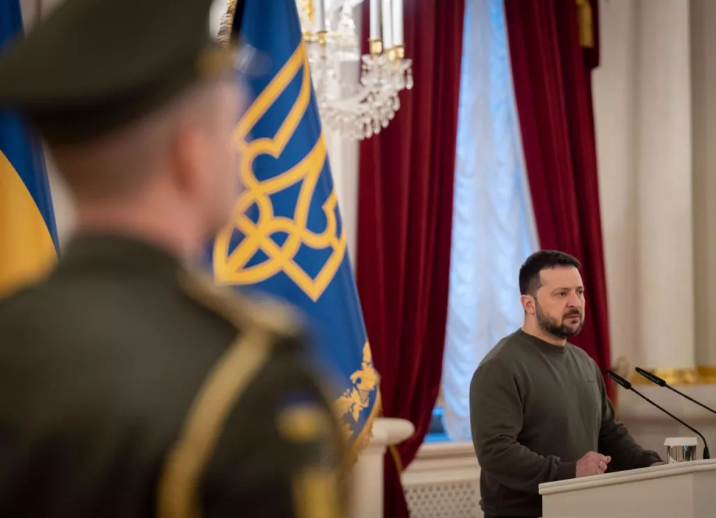 Зеленский подписал закон о праве направлять подразделения ВСУ в другие государства в период действия военного положения. Об этом говорится на сайте Верховной рады Украины