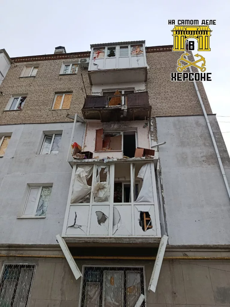 ВСУ обстреляли с беспилотного летательного аппарата (БПЛА) жилой многоквартирный дом в Каховке