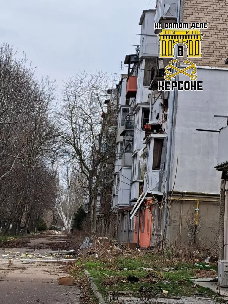 ВСУ обстреляли с беспилотного летательного аппарата (БПЛА) жилой многоквартирный дом в Каховке