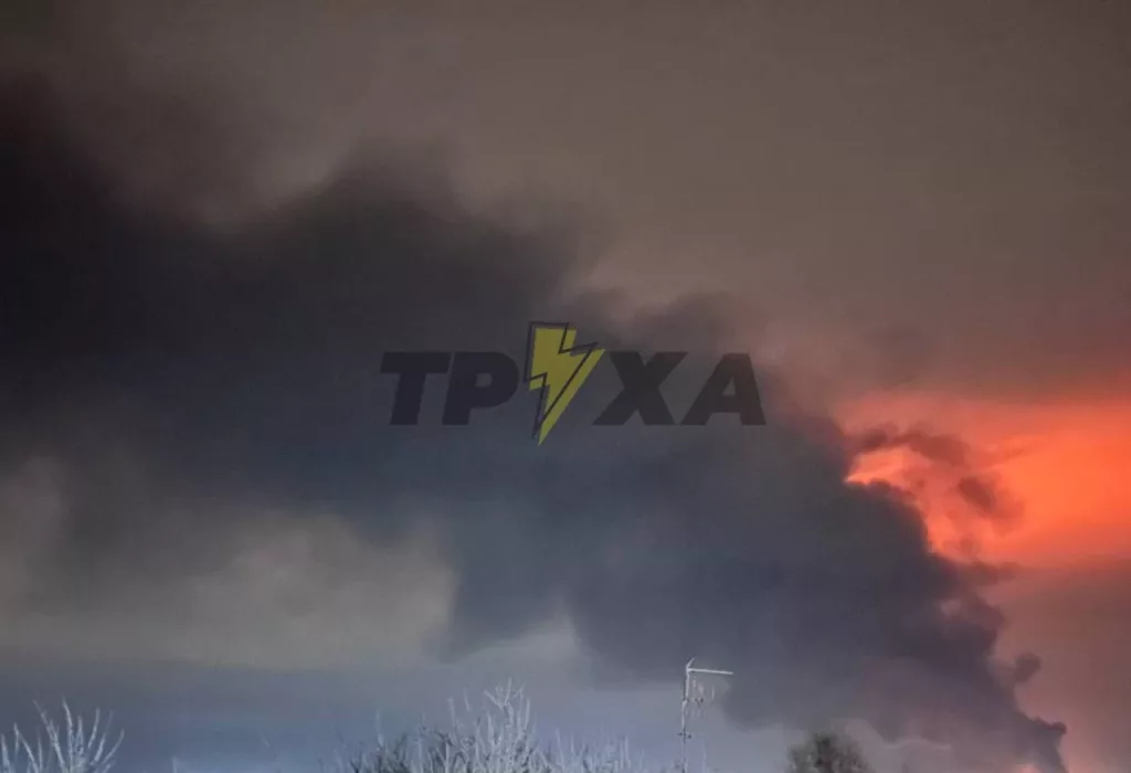 Сильный пожар на объекте в Днепропетровске после ударов "Гераней