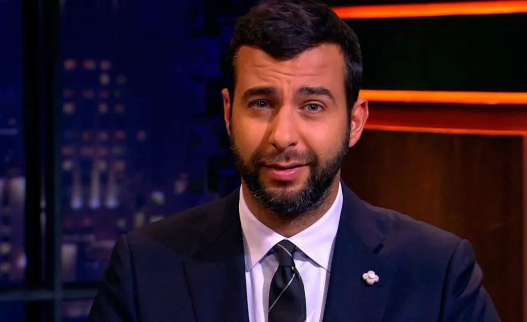 Иван Ургант зарегистрировал ИП в Париже. Основной деятельностью он указал «производство шоу, театральных постановок и концертов»