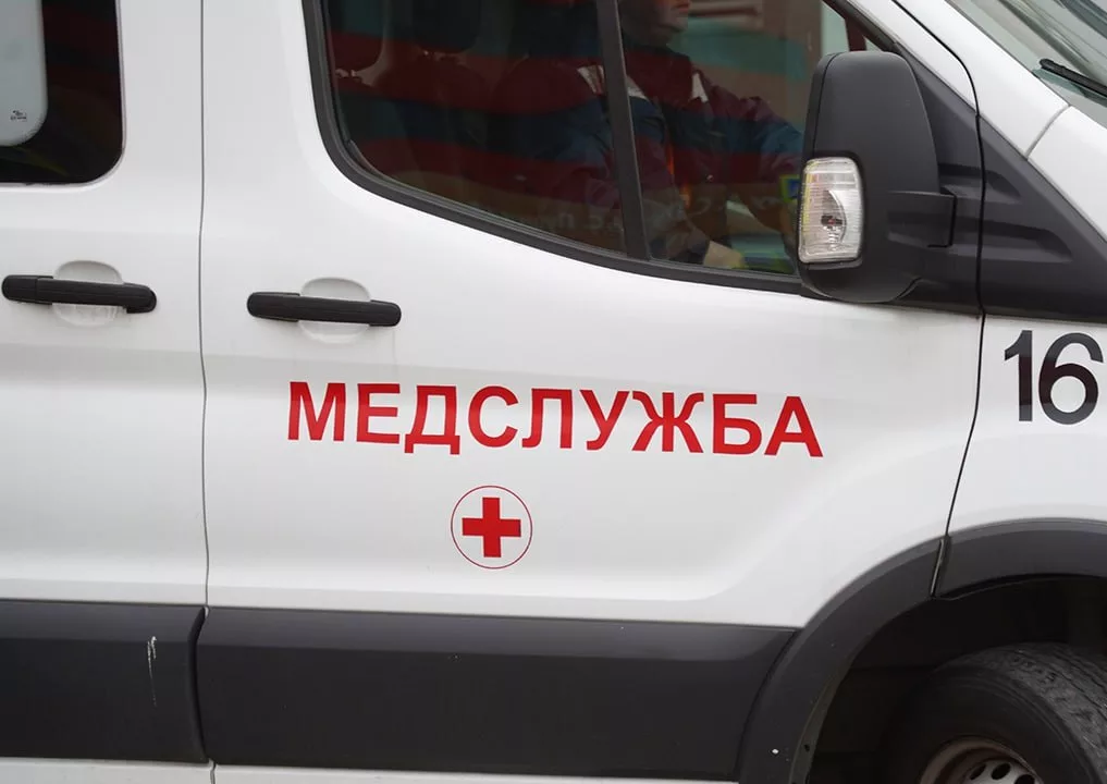 Автобус с рабочими подорвался на взрывном устройстве в Краснояружском районе Белгородской области, сообщил Вячеслав Гладков. Трое человек ранены, их на попутках доставили в больницу
