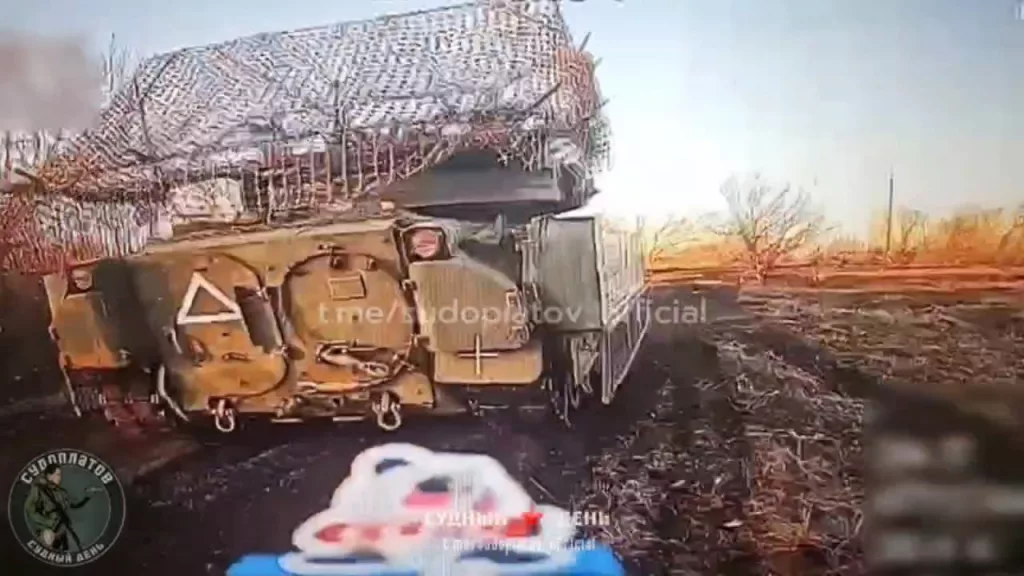 По данной "Брэдли" на границе Белгородской области совокупно прилетело как минимум шесть FPV-дронов (на деле, скорее всего, еще больше)