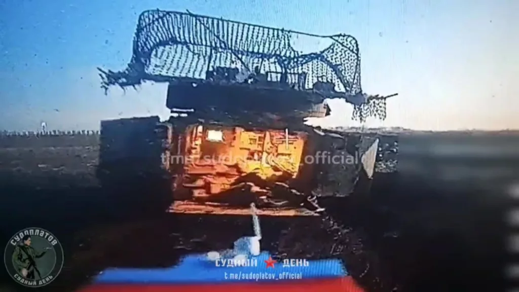 По данной "Брэдли" на границе Белгородской области совокупно прилетело как минимум шесть FPV-дронов (на деле, скорее всего, еще больше)