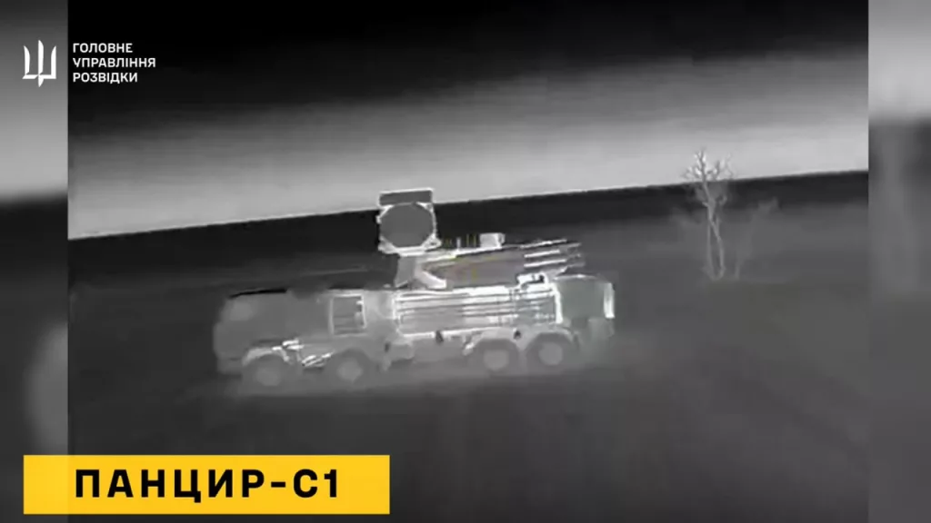 Пользуясь бездействием российского флота в Черном море, а также недостаточными мерами противодействия со стороны ВС РФ, ВСУ смогли свободно подводить свои БЭКи с FPV-дронами к побережью Крыма и наносить безнаказанные удары по российским системам ПВО и РЛС
