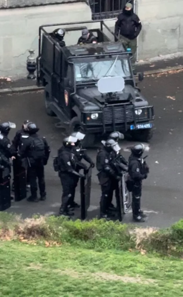 Сербская оппозиция опубликовала фото полицейской машины, предположительно, со «звуковой пушкой», которой якобы разгоняли демонстрантов