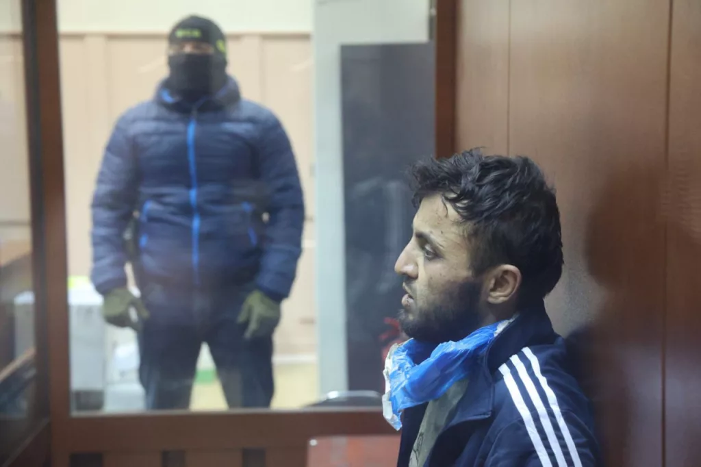 Террористы из «Крокуса» изучали возможность теракта на Красной площади, в московской синагоге и ТЦ «МЕГА Белая Дача», сообщил РИА Новости адвокат одного из обвиняемых Олег Власов