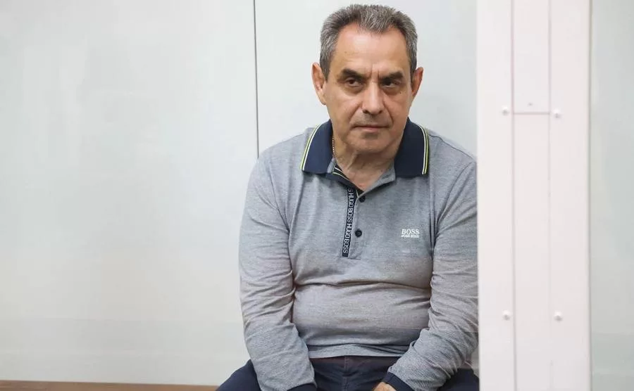 Обвиненный во взятке генерал Муминджанов попросился на СВО