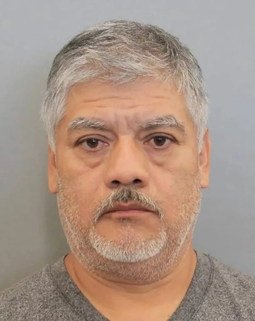 Уборщик из Техаса справлял нужду в офисный кулер и заразил коллег венерическими заболеваниями. Ему дали шесть лет, признав мочу «смертоносным оружием»