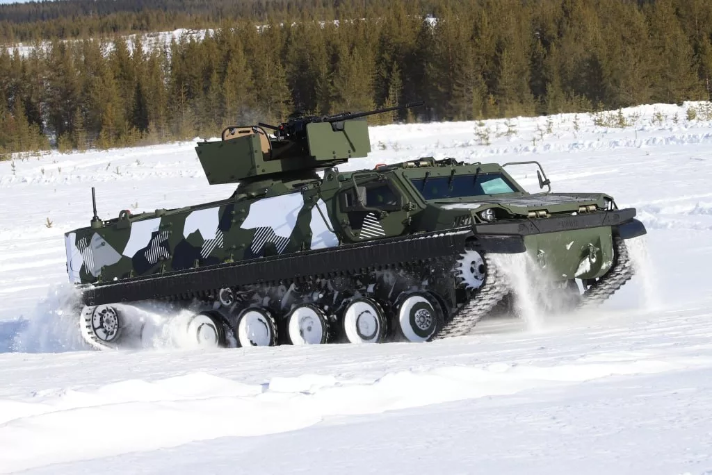 Финны проводят испытания прототипа нового гусеничного БТР