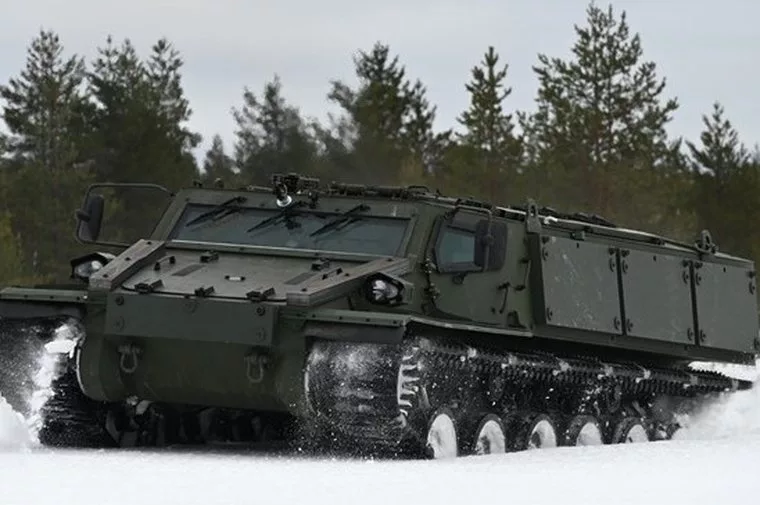 Финны проводят испытания прототипа нового гусеничного БТР