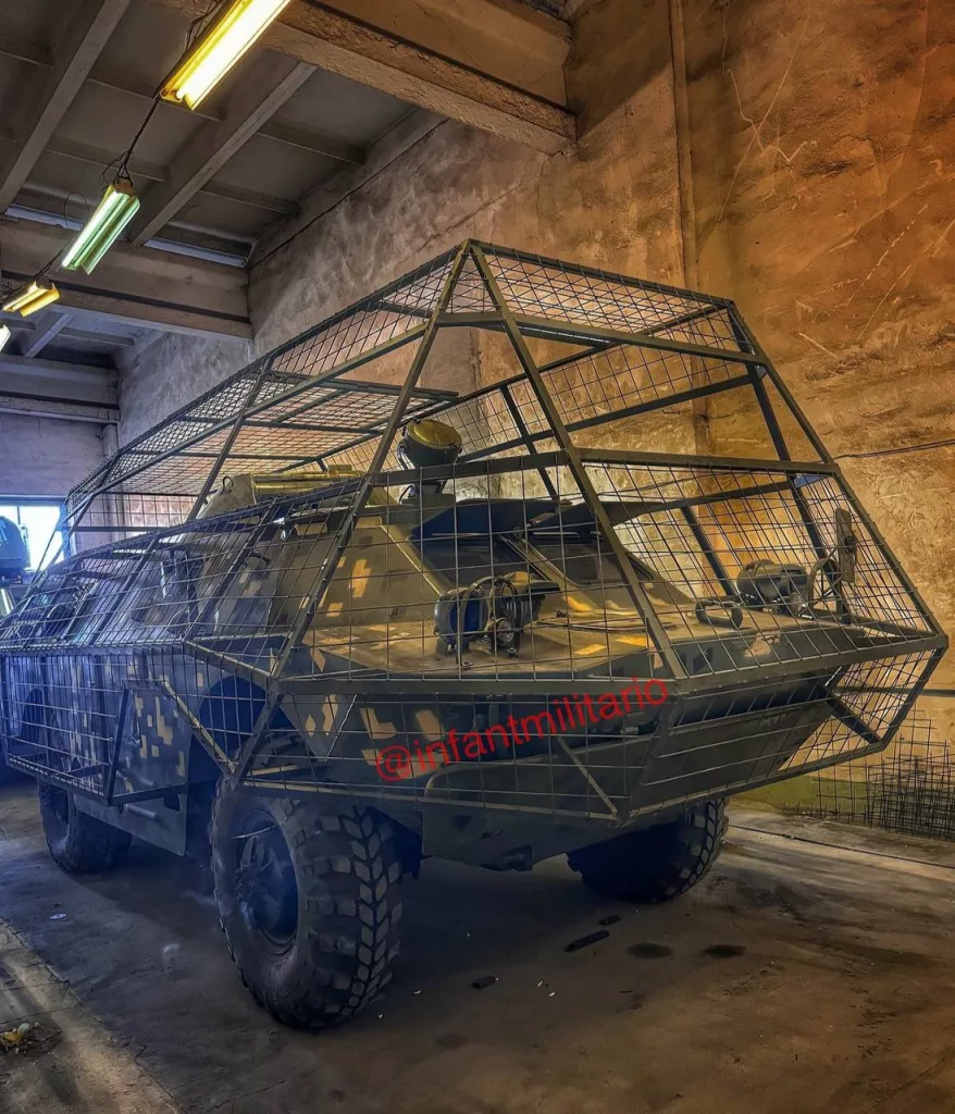 Один из вариантов установки антидронового козырька на БРДМ-2 ВСУ