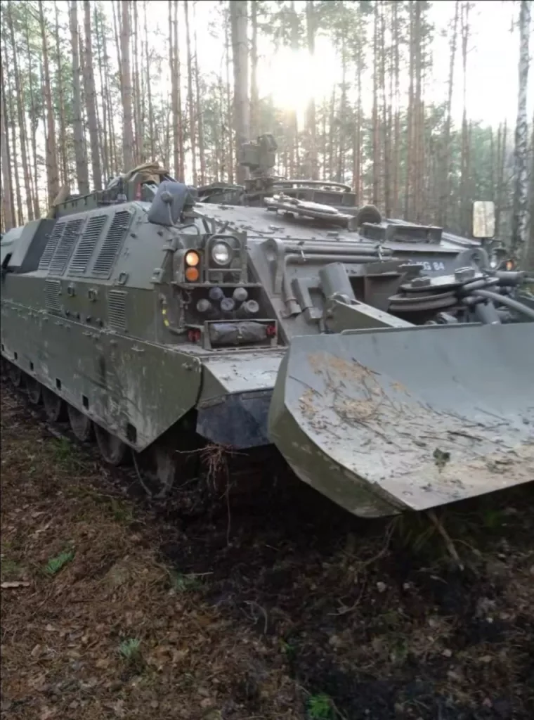 ВСУ потеряли редкую британскую БРЭМ CRARRV в Курской области