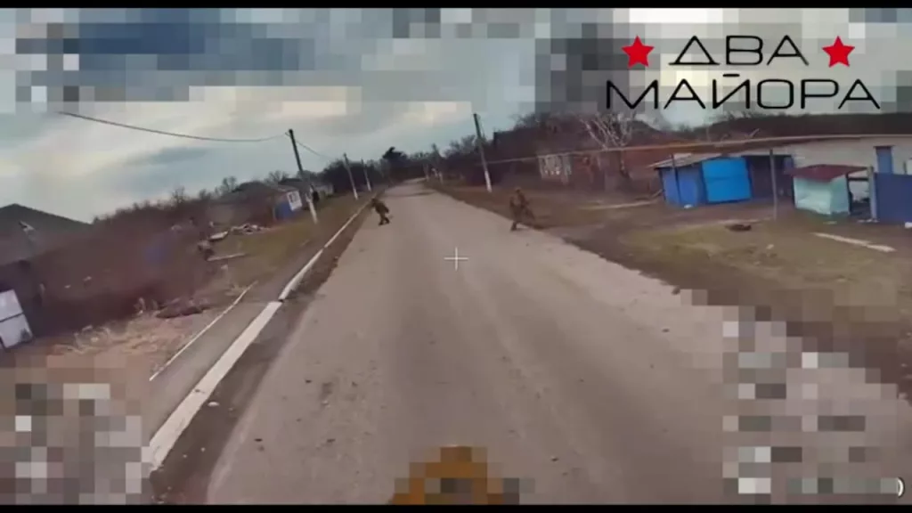 Удары FPV-дронов по противнику в Демидовке и ее окрестностях - поражена украинская пехота на территории населенного пункта, едущий к нему БТР M113 и добита брошенная ранее ИМР-2