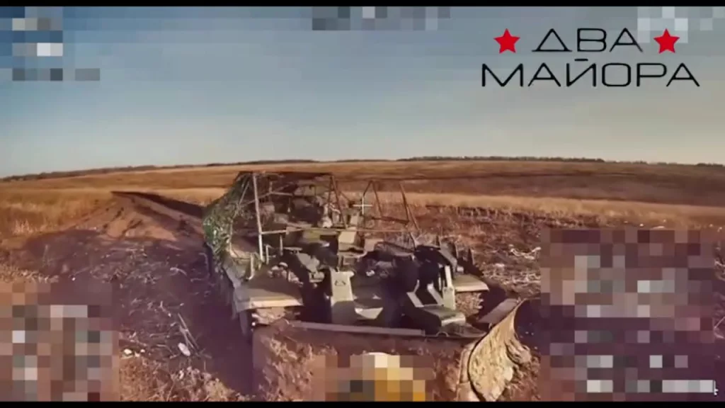 Удары FPV-дронов по противнику в Демидовке и ее окрестностях - поражена украинская пехота на территории населенного пункта, едущий к нему БТР M113 и добита брошенная ранее ИМР-2