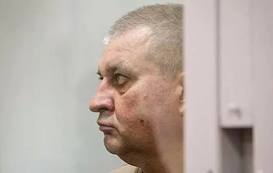 Генерал-лейтенант, получивший взятку на сумму 1,4 миллиарда рублей, попросился на СВО