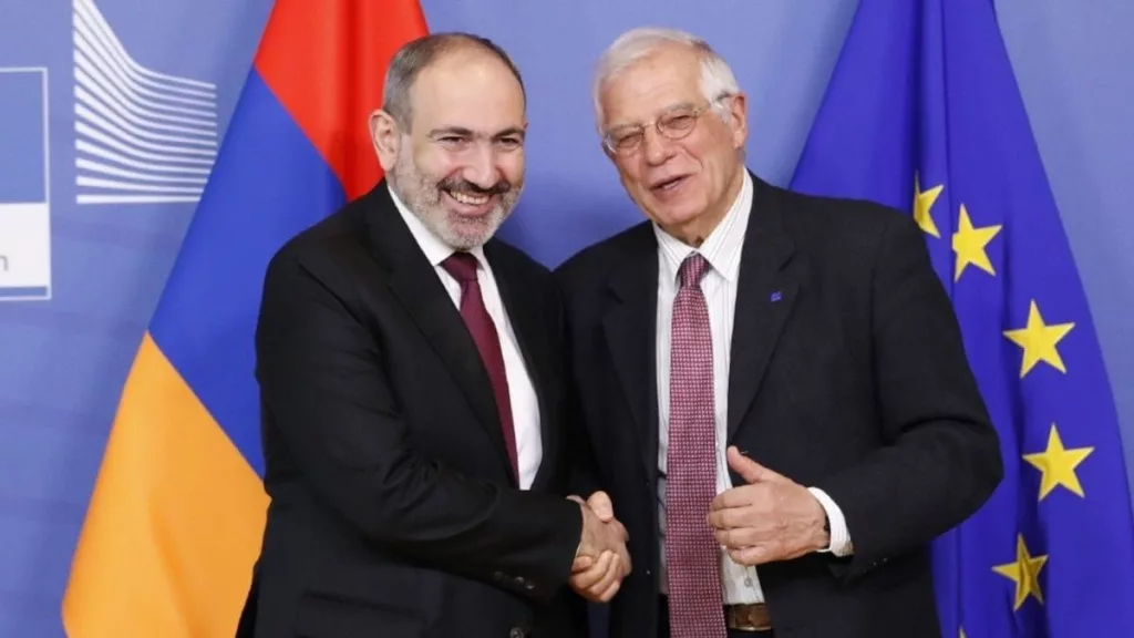 Парламент Армении принял сегодня закон о намерении вступить в Евросоюз. Спикер законодательного органа Армении Ален Симонян назвал результаты голосования "историческим шагом"