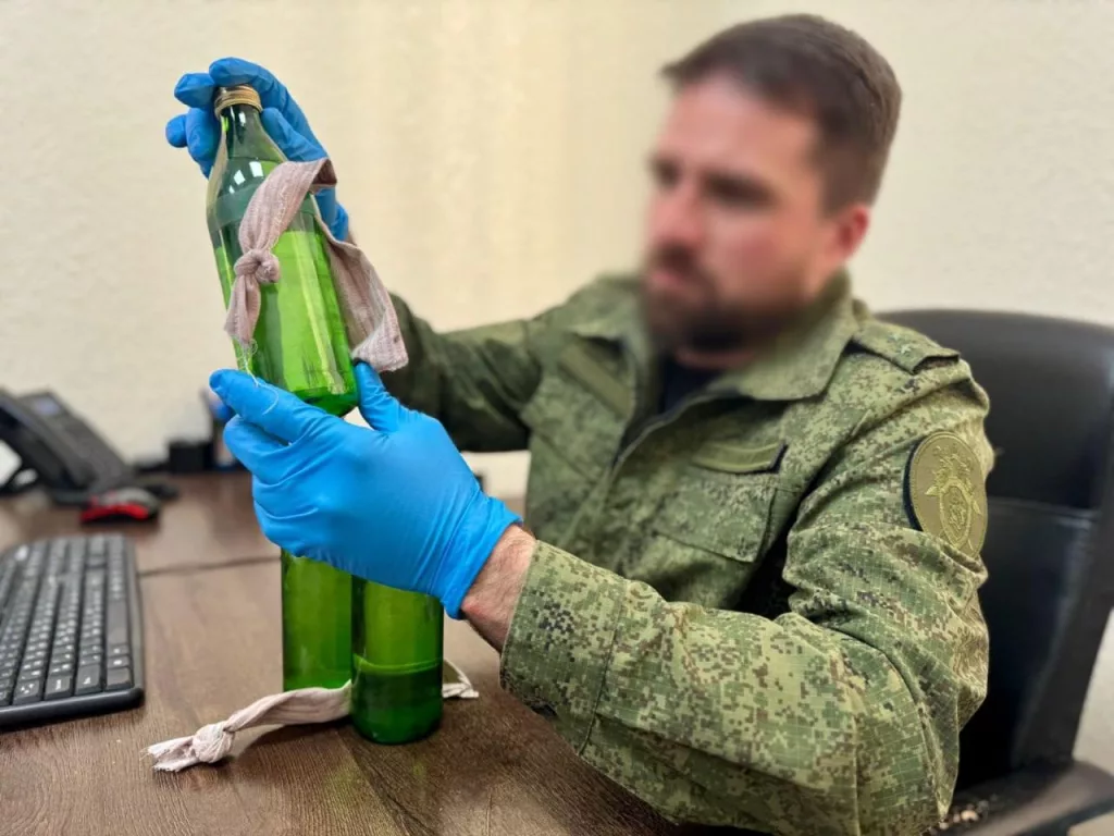 В Крыму задержали 18-летнего подозреваемого в подготовке теракта. Он член запрещённого неонацистского движения, сообщили в СК