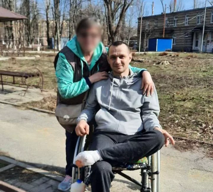 Супружеская пара из Донбасса два месяца прятала от ВСУ раненого российского военного у себя в подвале. Позиция вэсэушников была буквально в 20 м