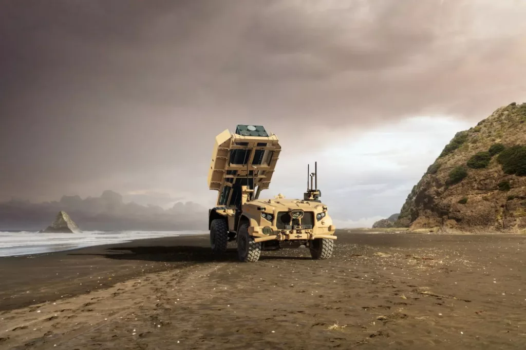 Беспилотный колесный вариант HIMARS на базе бронеавтомобиля JLTV для Корпуса морской пехоты США был представлен компанией Oshkosh Defense