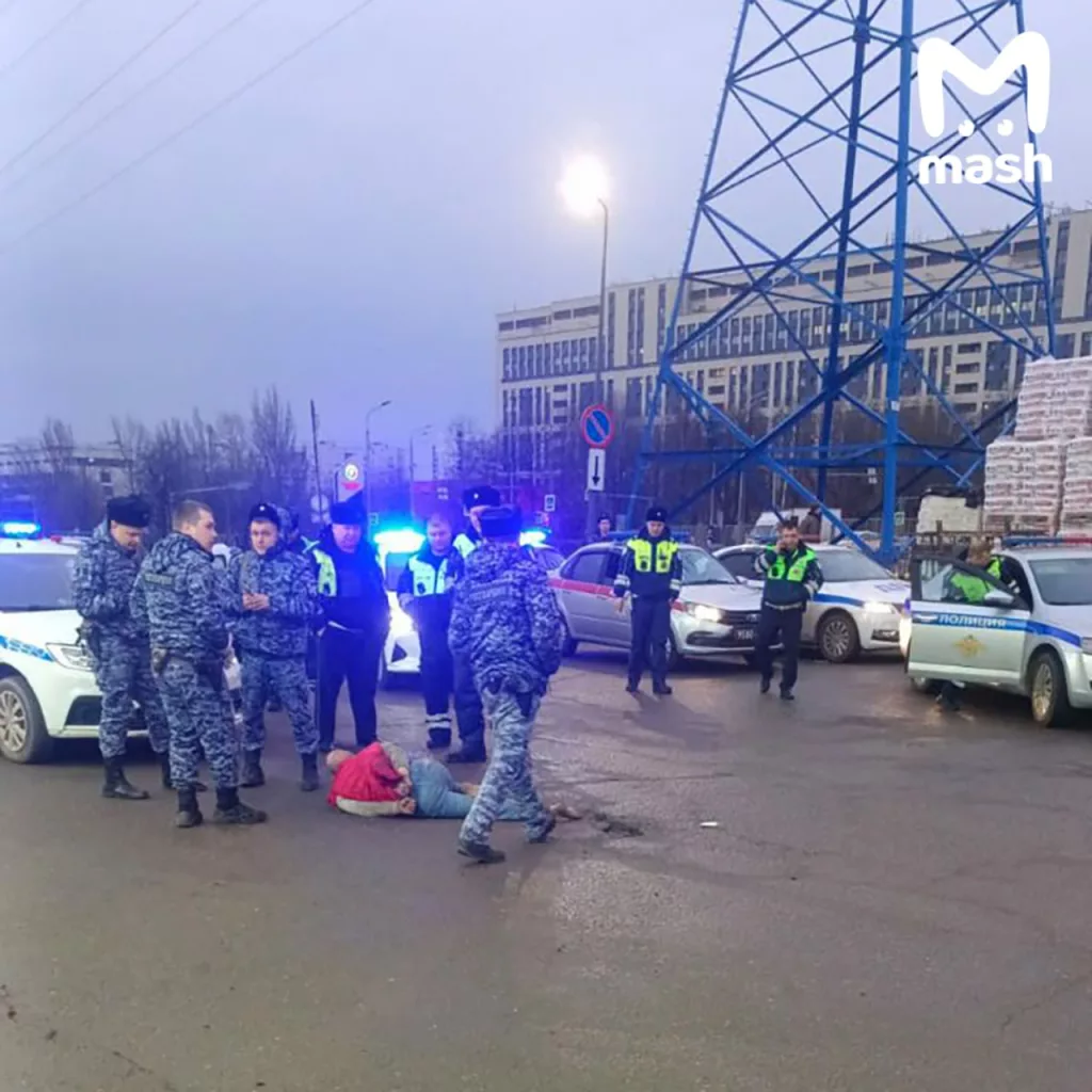 Неадекват угнал машину Росгвардии на Велозаводской улице в Москве