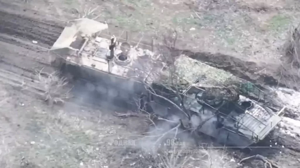 Новый тактический знак был замечен на бронетехнике ВСУ, сходившей в атаку западнее города Часов Яр