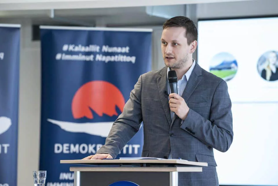 Власти Гренландии резко ответили Трампу: США не получат остров