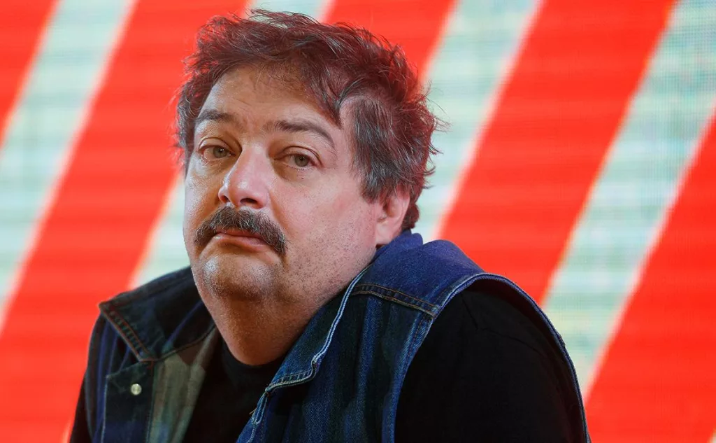 Иноагент Дмитрий Быков закрыл свой бизнес в России. Налоговая ликвидировала его ИП после получения от писателя соответствующего заявления