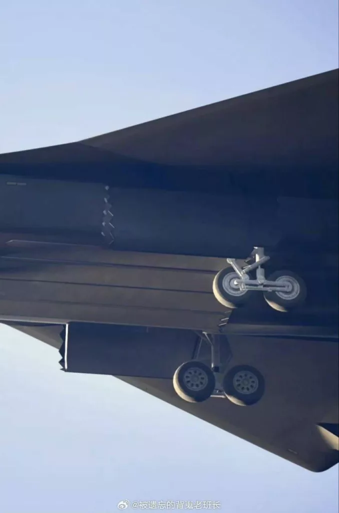 Новый J-36 отсняли в деталях