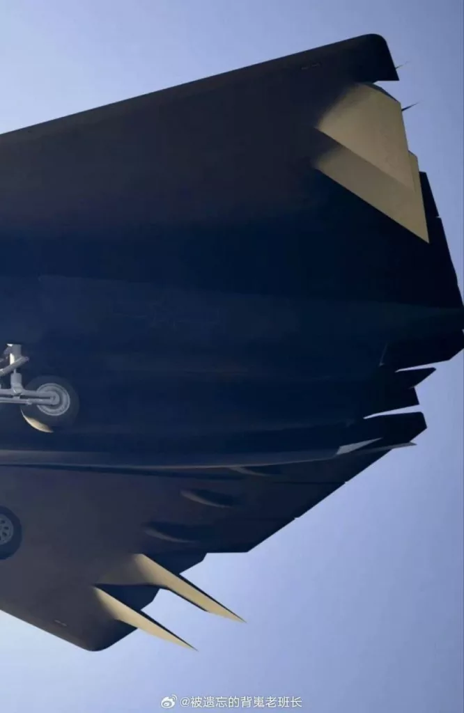 Новый J-36 отсняли в деталях