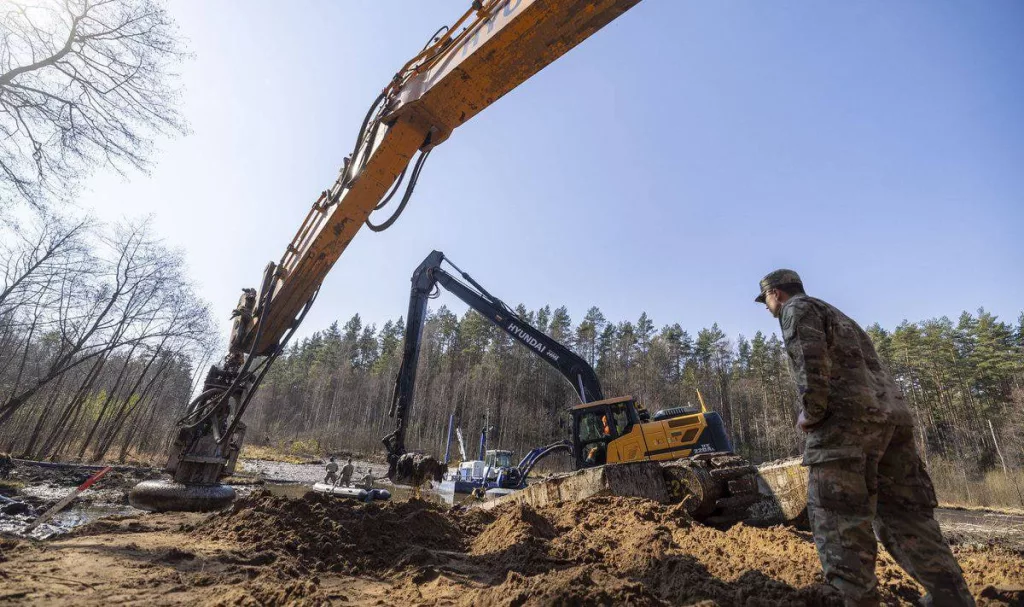 На шестые сутки операция по подъему из болота американской БРЭМ M882A2 была успешно завершена