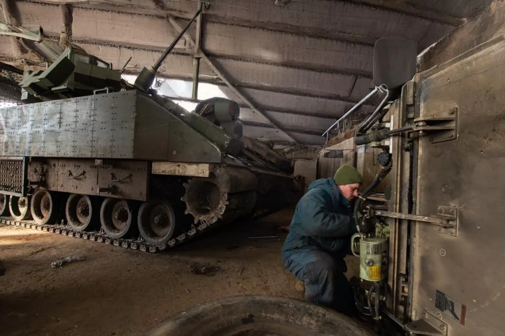 Противник заявляет, что ему удалось значительно увеличить темпы ремонта американских БМП M2A2 Bradley