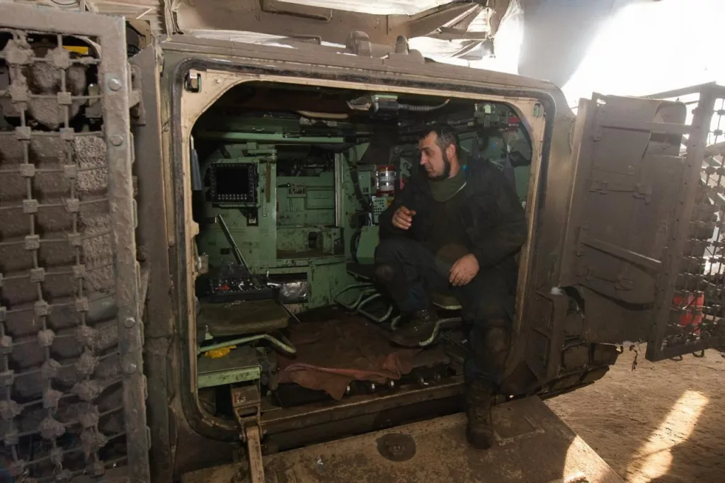 Противник заявляет, что ему удалось значительно увеличить темпы ремонта американских БМП M2A2 Bradley