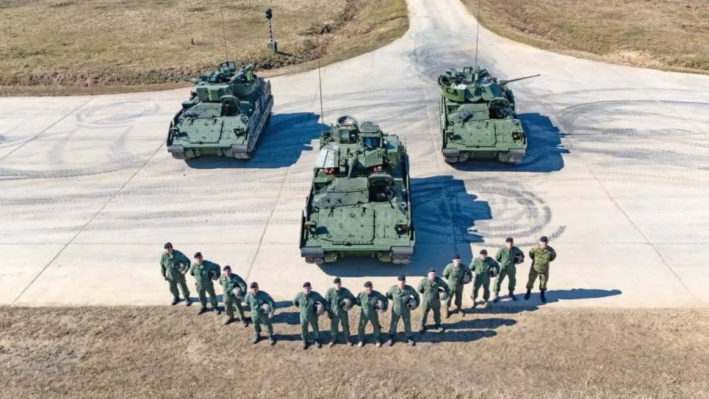 Кадры с ночными стрельбами недавно полученных М2A2 ODS Bradley ВС Хорватии