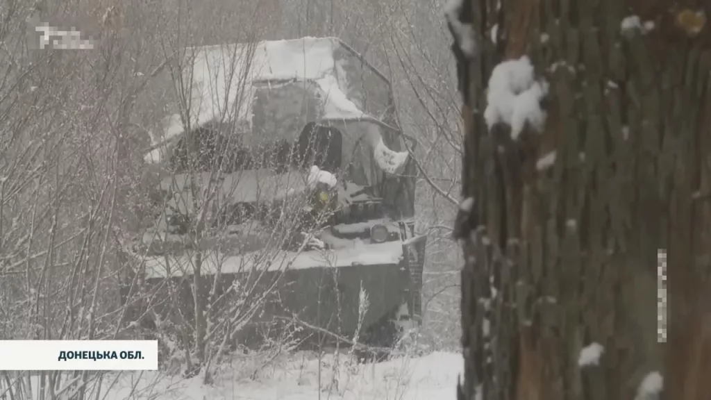 Французский AMX-10RCR с антидроновыми решетками и массивным козырьком из состава 155-й мехбригады ВСУ