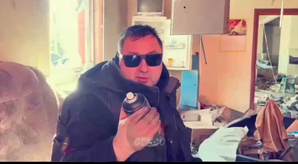 Юрий Подоляка: В Суджу приехал певец Аким Апачев и начал везде оставлять нецензурные надписи баллончиком