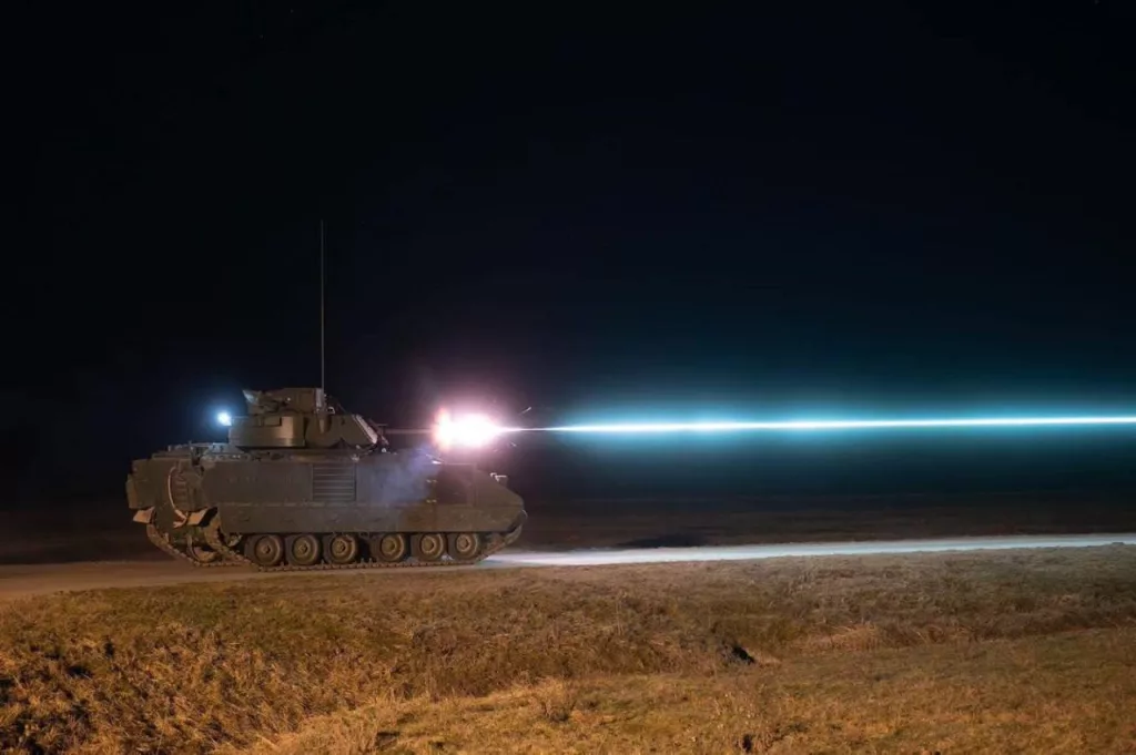 Кадры с ночными стрельбами недавно полученных М2A2 ODS Bradley ВС Хорватии