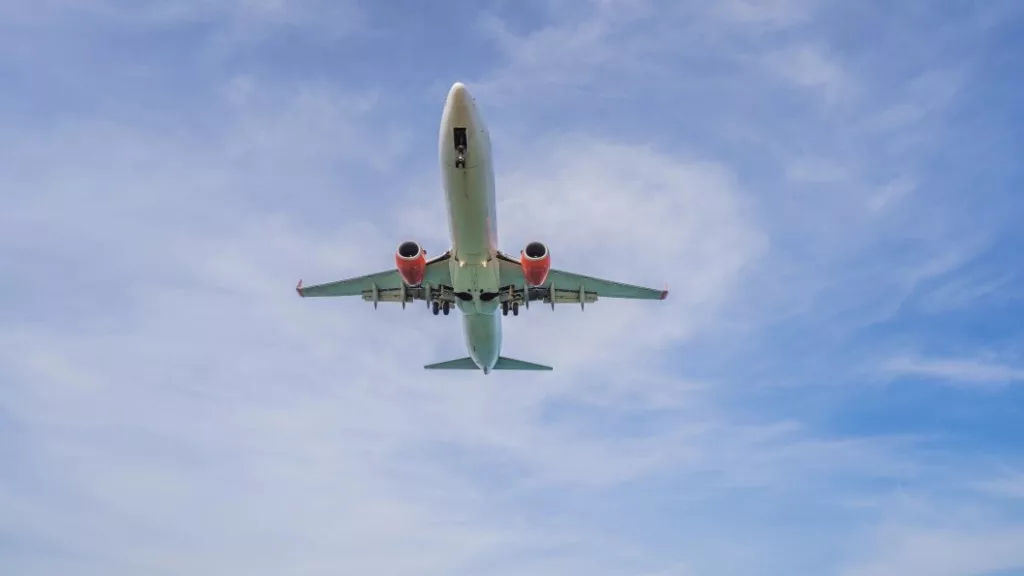 Не берёмся утверждать, что «США массово развернули военные самолёты [летевшие в Польшу с грузом для Украины] обратно»