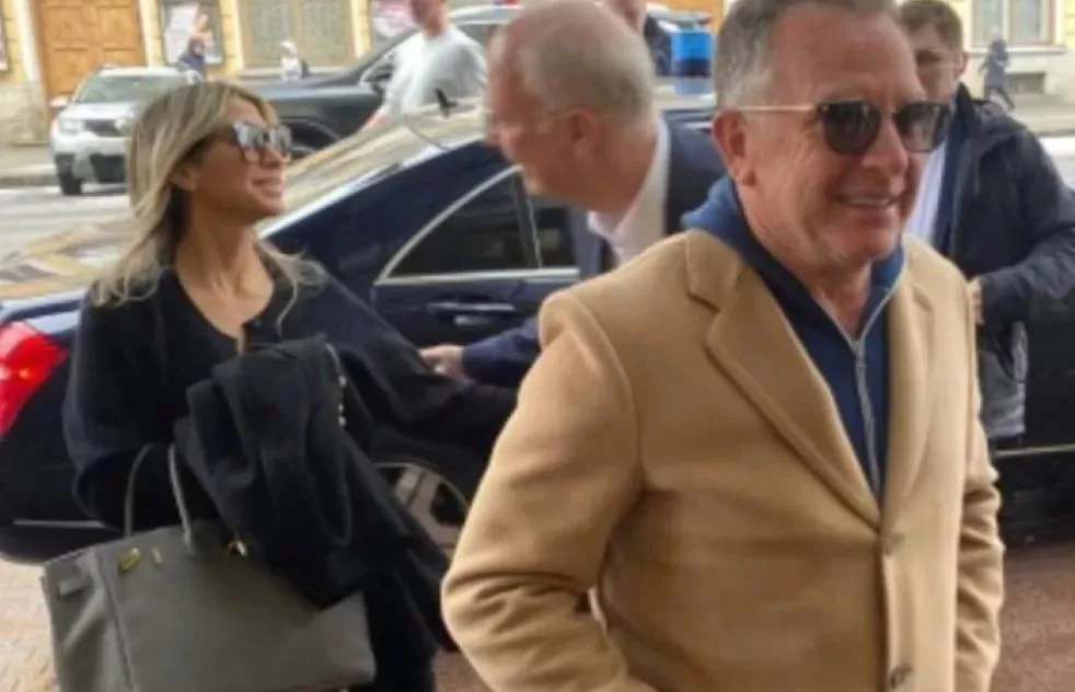 Обратил внимание на фото, на котором Дмитриев здоровается предположительно с женой Уиткоффа