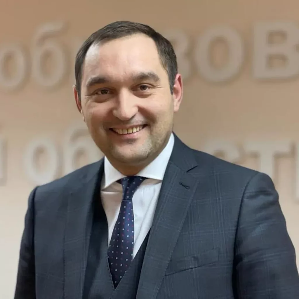 Экс-министра образования Пензенской области Алексея Комарова задержали в Москве. Его подозревают в превышении должностных полномочий