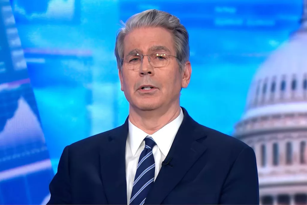 Министр финансов США призвал другие страны сделать глубокий вдох и не принимать немедленных ответных мер на новые пошлины Трампа