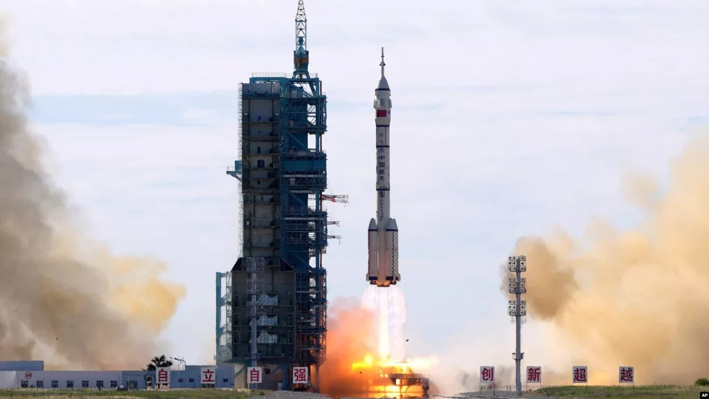 Китай намерен построить ядерный реактор для лунной базы