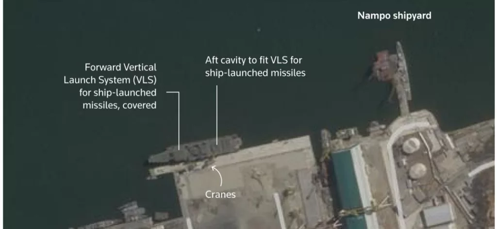Согласно свежему опубликованному анализу спутниковых снимков строящихся новых боевых кораблей КНДР, они смогут нести 50 и более ракет на борту