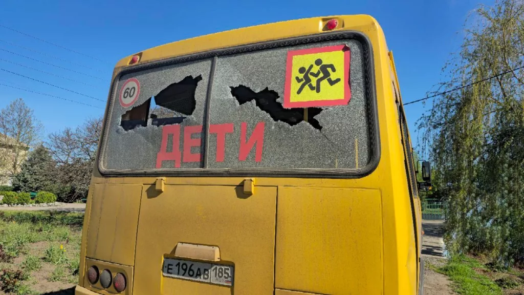 Школьный автобус стал целью украинского дрона в Запорожской области, пострадал ребенок, сообщил Евгений Балицкий