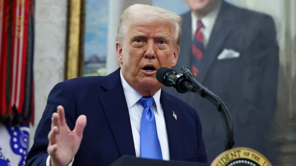 Трамп пригрозил России «вторичными тарифами», как об этом пишут СМИ США