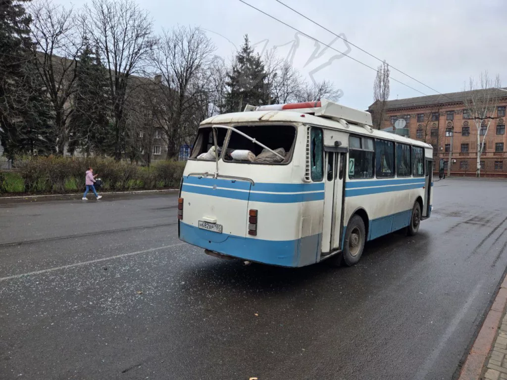 12 человек пострадали в результате украинской атаки на площадь Победы в центре Горловки. Об этом сообщил мэр города Приходько