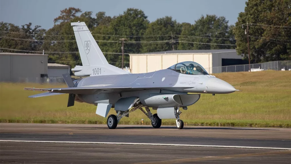 В Словакии открыли стратегический центр по обслуживанию истребителей F-16 Восточной Европы